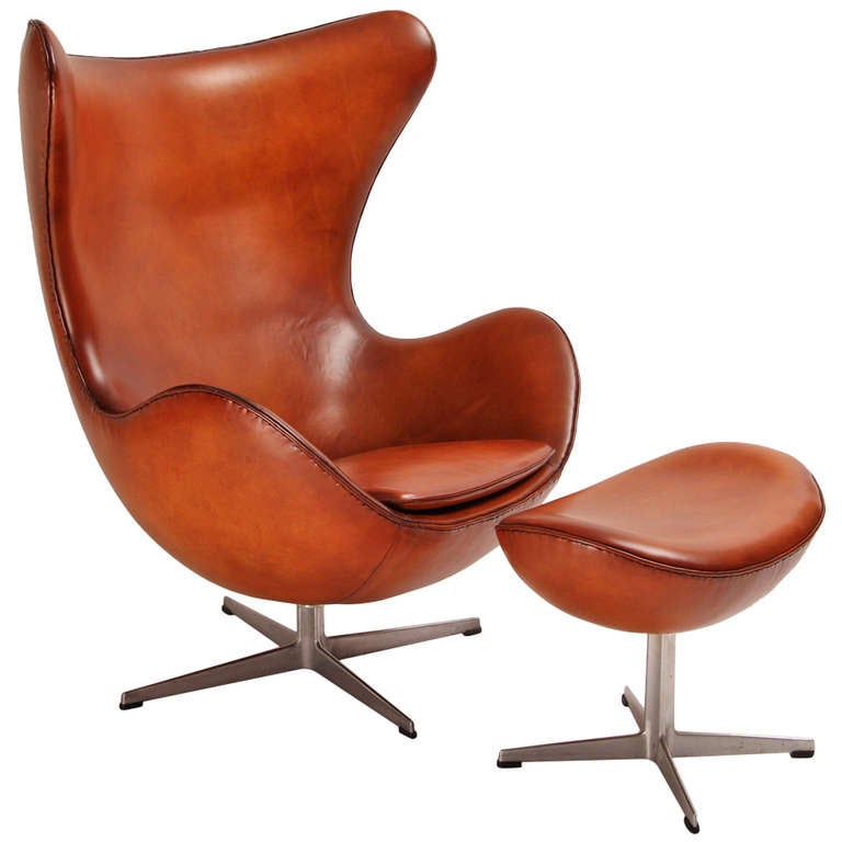 Egg Chair and its ottoman designed by Jacobsen, edited by Fritz Hansen