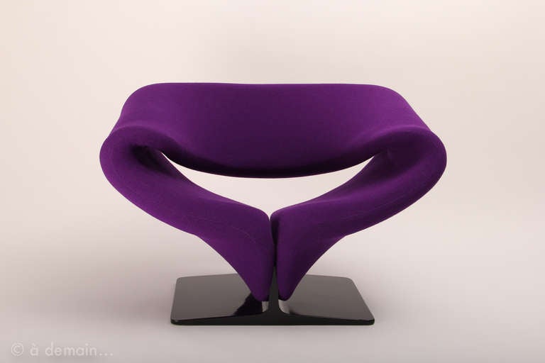 Mid-Century Modern « Ribbon chair » designed by Pierre Paulin, edited by Artifort in 1966