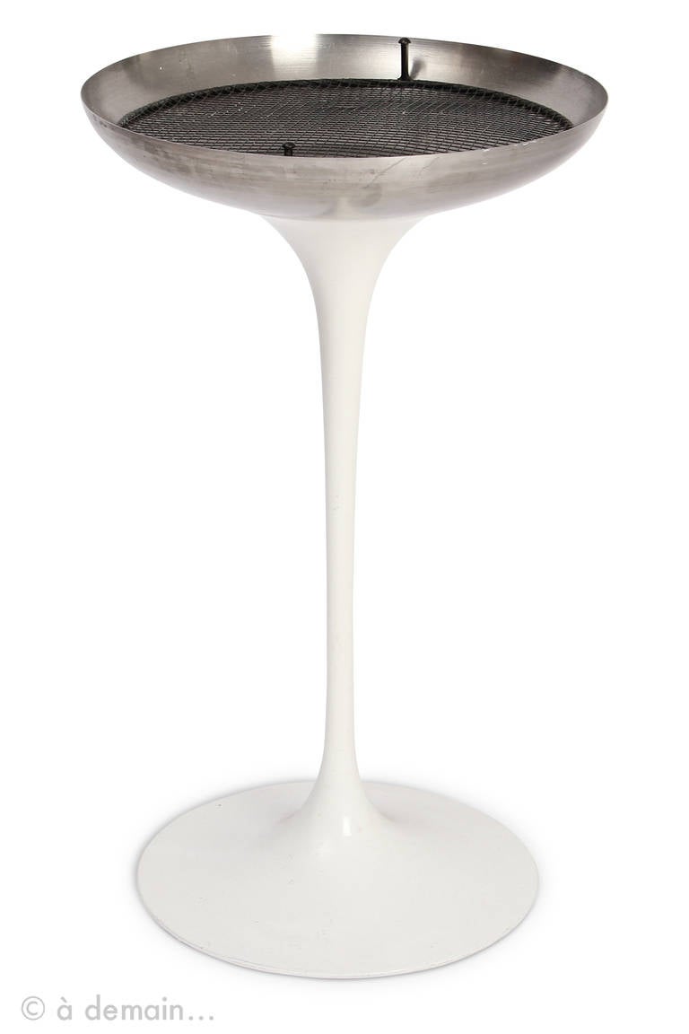 Stainless steel foot with the iconic white tulip base: rare Saarinen piece of Mid-Century Modern Knoll style. 

Height: 55 cm
Diameter: 33 cm
