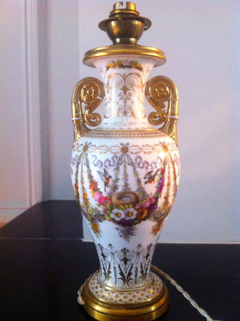 Vase en porcelaine de PARIS des années 1820