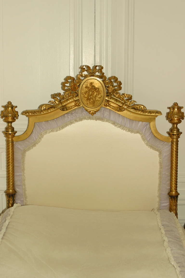 19th Century French Pair of Luxurious Gilt Bronze Beds For Sale 1
