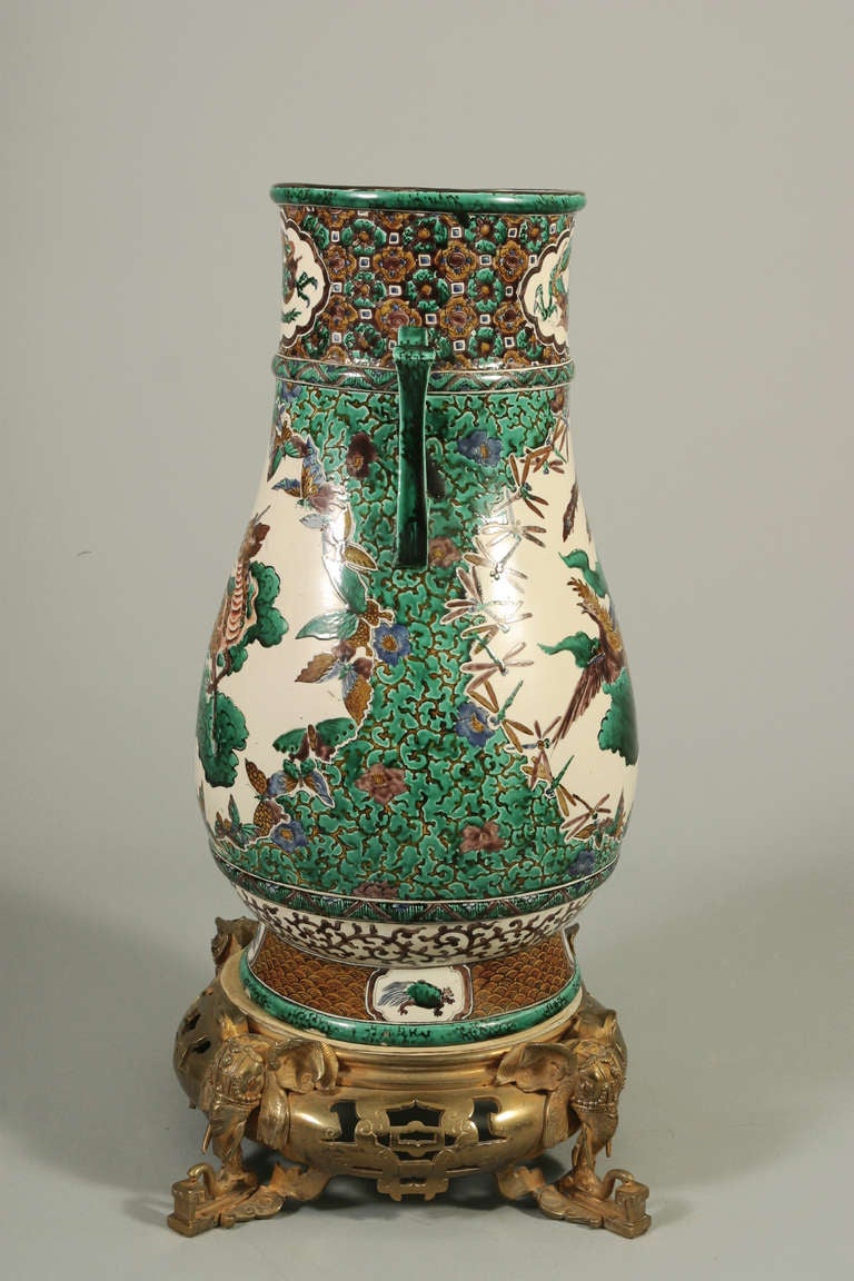 19th Century Japanese Kutani Porcelaine and Gilt Bronze Important Vase In Good Condition For Sale In BRUXELLES, BE