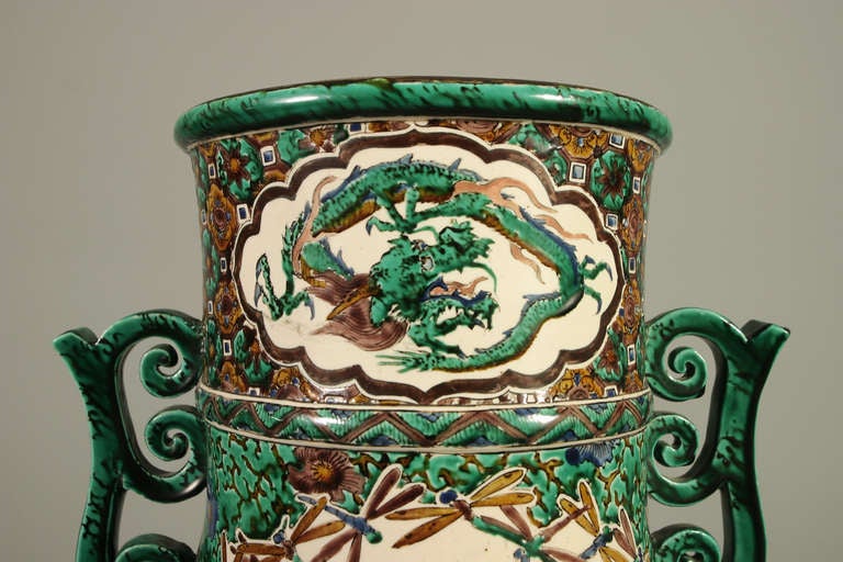 19th Century Japanese Kutani Porcelaine and Gilt Bronze Important Vase For Sale 1