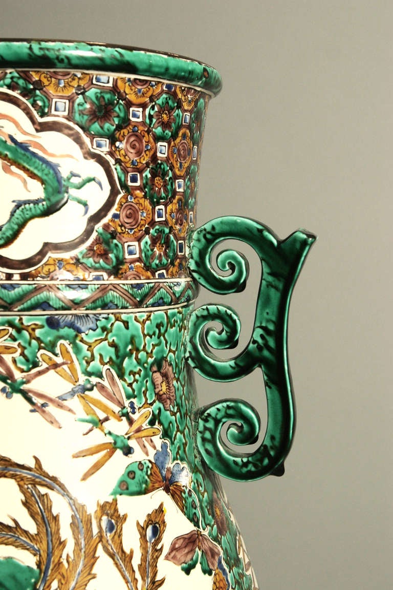 19th Century Japanese Kutani Porcelaine and Gilt Bronze Important Vase For Sale 2