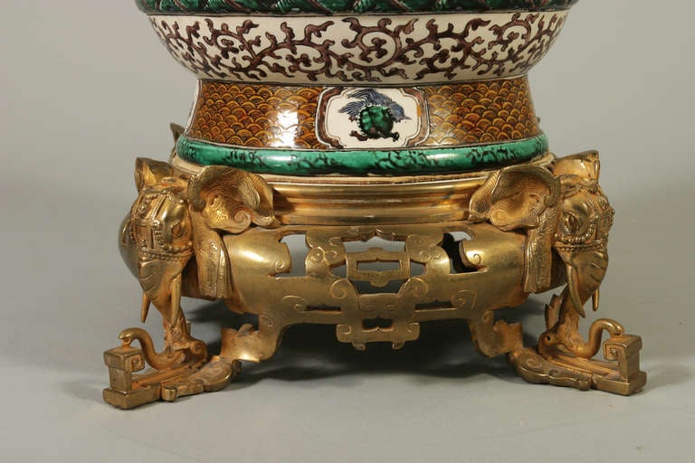 19th Century Japanese Kutani Porcelaine and Gilt Bronze Important Vase For Sale 3