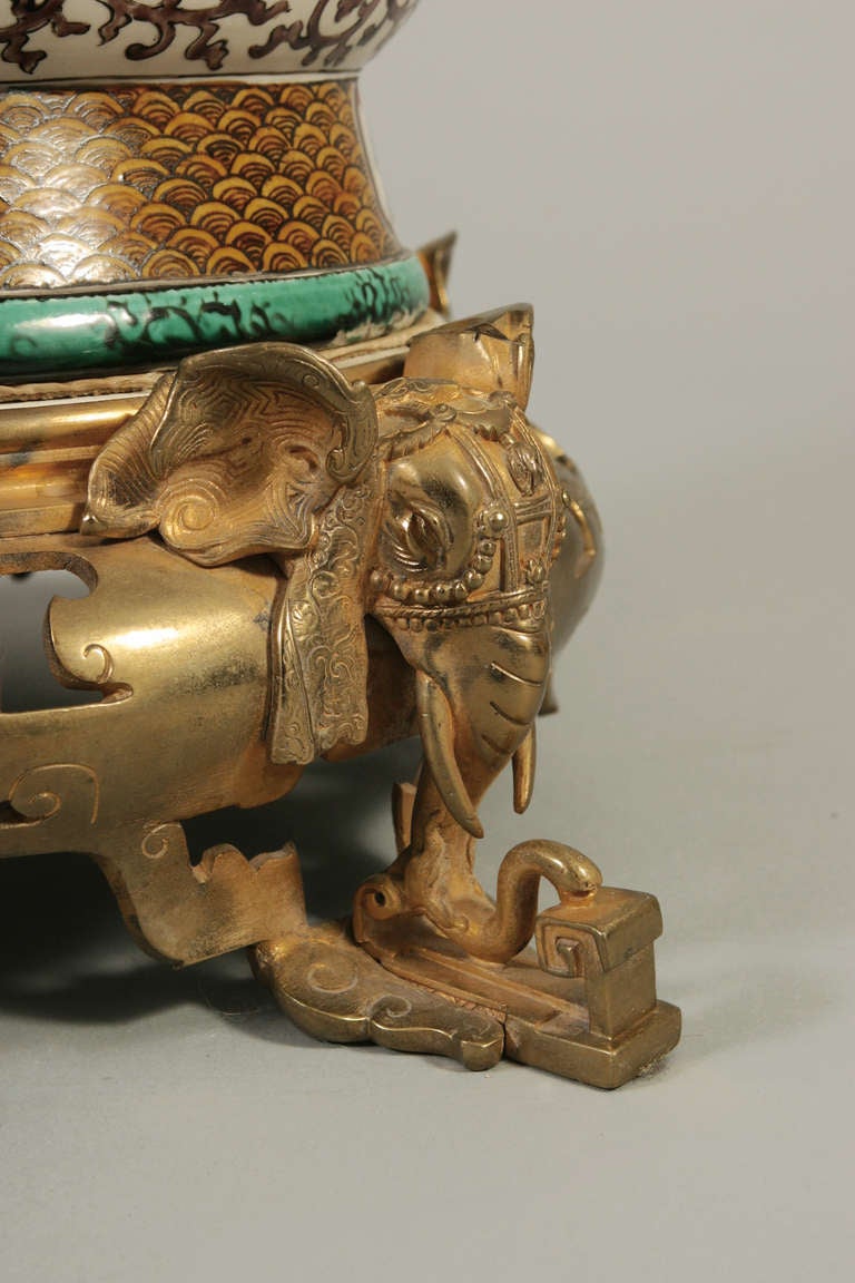 19th Century Japanese Kutani Porcelaine and Gilt Bronze Important Vase For Sale 4