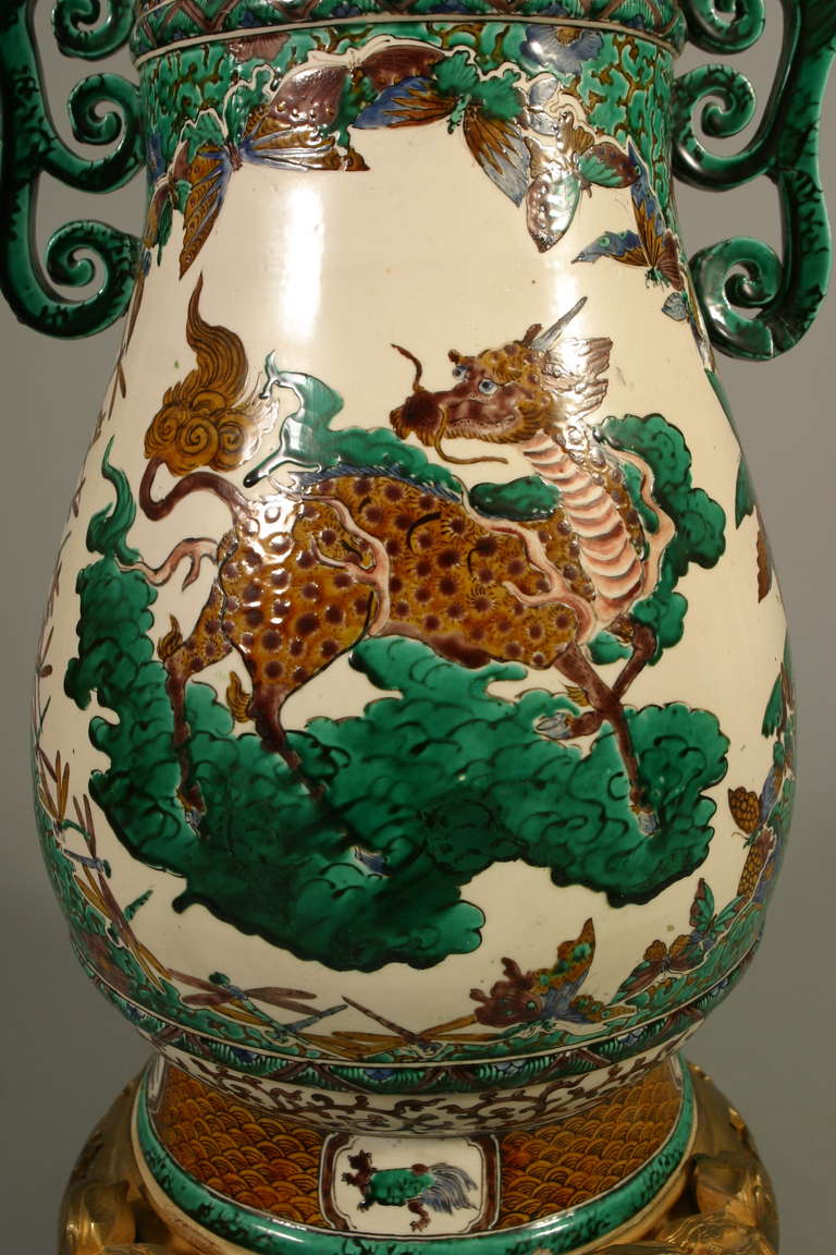 19th Century Japanese Kutani Porcelaine and Gilt Bronze Important Vase For Sale 6