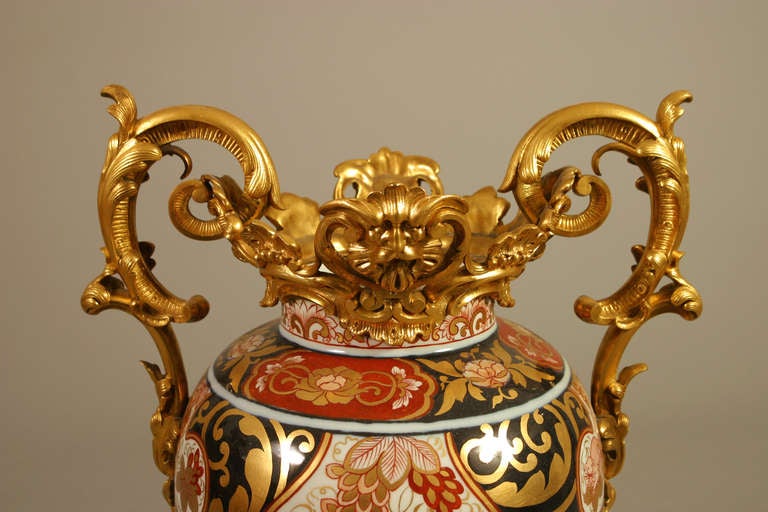 19th Century Gilt Bronze and Porcelain Vase In Excellent Condition For Sale In BRUXELLES, BE