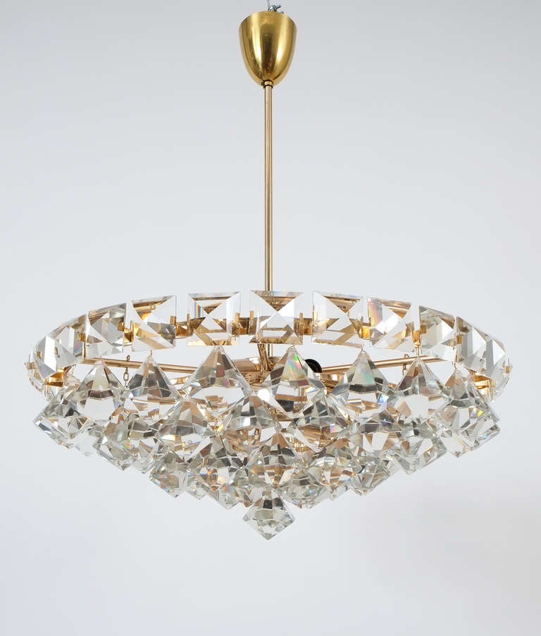 Austrian Bakalowits & Sohne Chandelier with Pear-Shaped Crystals Gold Brass Lamp, 1960
