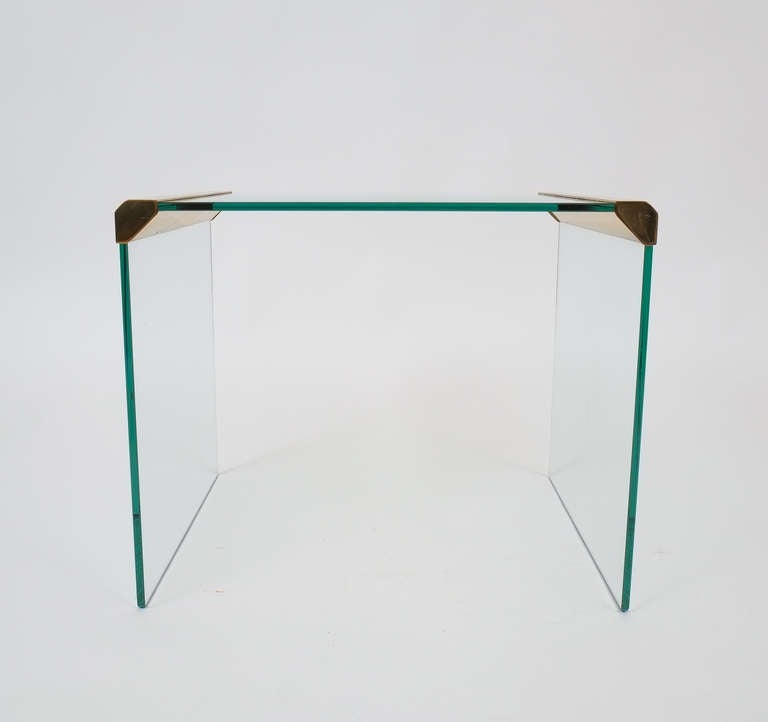 Italian Clear Glass Side Table By Pierangelo Galotti for Galotti & Radice In Good Condition For Sale In Vienna, AT