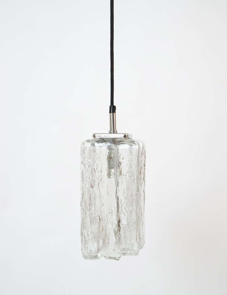 Metà XX secolo Lampade a sospensione multiple in vetro trasparente austriaco di J.T. Kalmar, 1950 in vendita