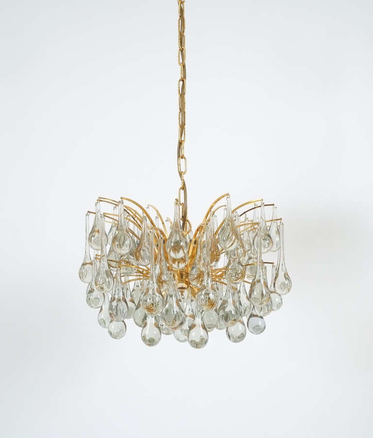 Hollywood Regency Delicate Murano Glass and gilded Brass Tear Drop Chandelier, 1970 For Sale