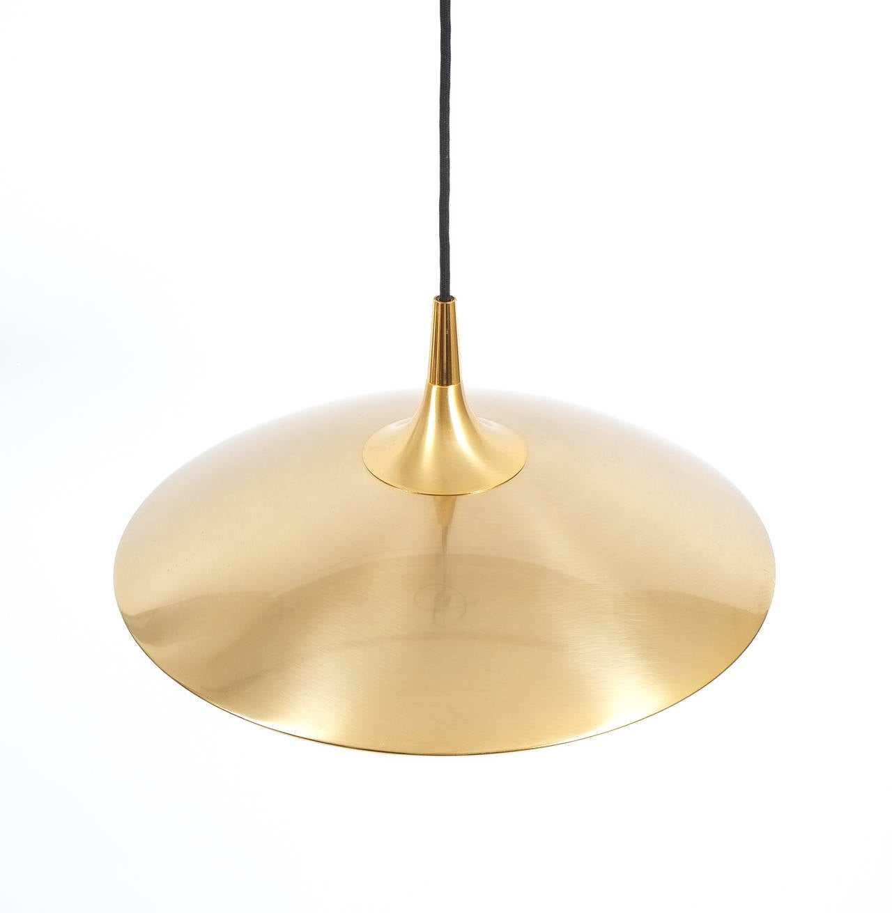 Elegant polished brass pendant by Florian Schulz/Germany. Very well made piece with a brass finish. The condition is very good with minimal patina; it holds one bulb with a max. of 100Watts. 
The black cord wire can be customized in length and