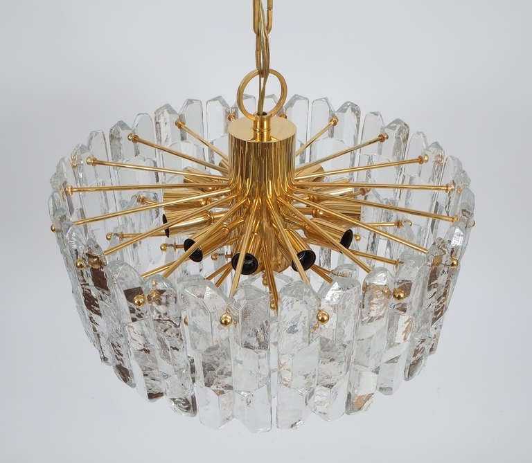 J.T. Kalmar Gold Brass Tiered Crystal Glass Chandelier Palazzo Lamp, circa 1960 In Good Condition For Sale In Vienna, AT