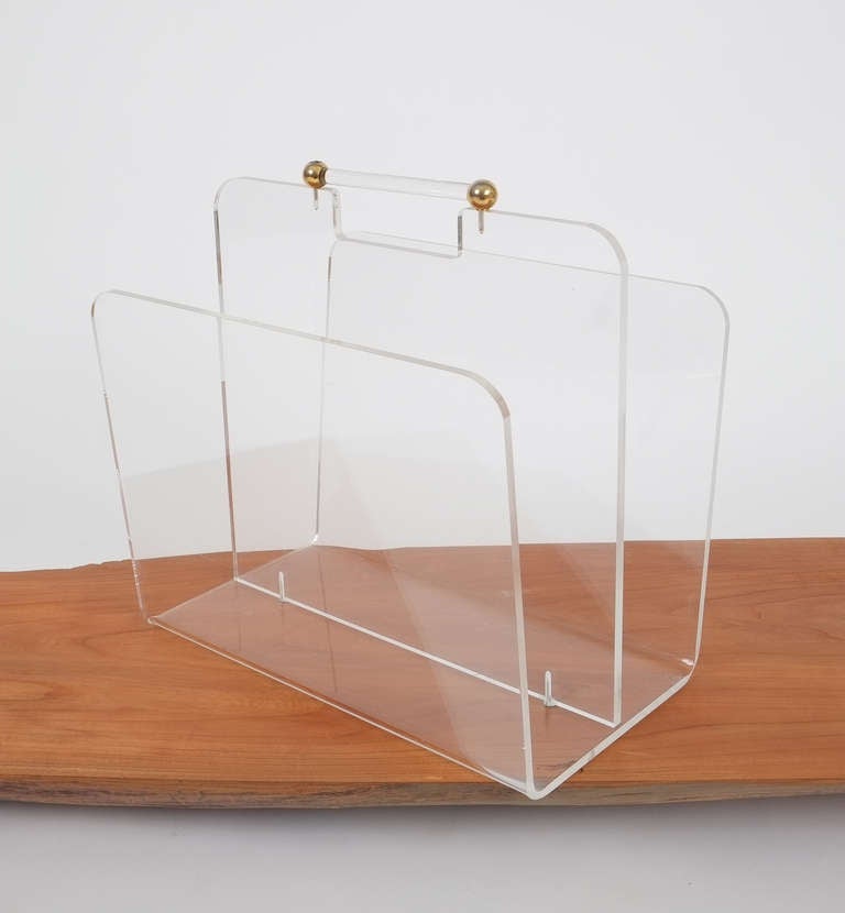 Nice and almost invisible Lucite magazine rack made in Italy and in very good condition.