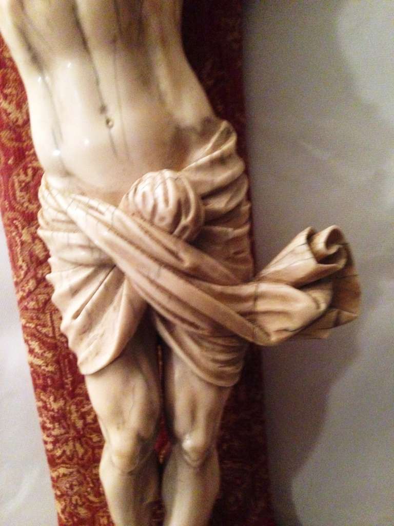 18th Century French  Christ in Ivory In Excellent Condition In Paris, FR