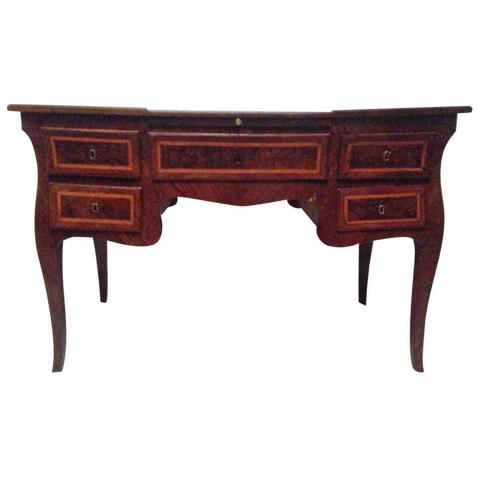 18th Century Italian Desk in Walnut LXV Neapolitan For Sale