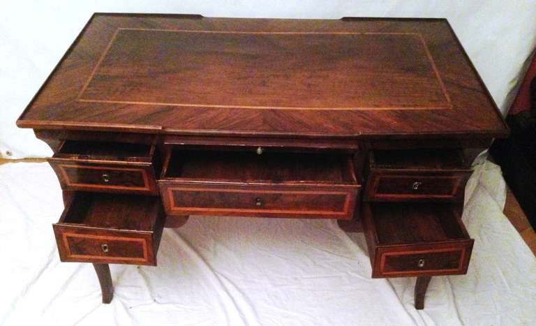 18th Century Italian Desk in Walnut LXV Neapolitan For Sale 2