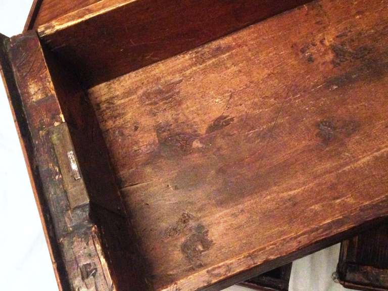 18th Century Italian Desk in Walnut LXV Neapolitan For Sale 5
