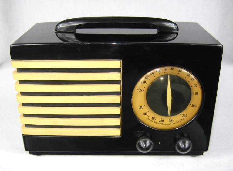 This is a Great Emerson 400 Aristocrat Radio Designed by Norman Bel Geddes

The radio is Original.
It is in excellent condition, No Cracks, No Chips, No breaks, NO repairs and No spray paint.