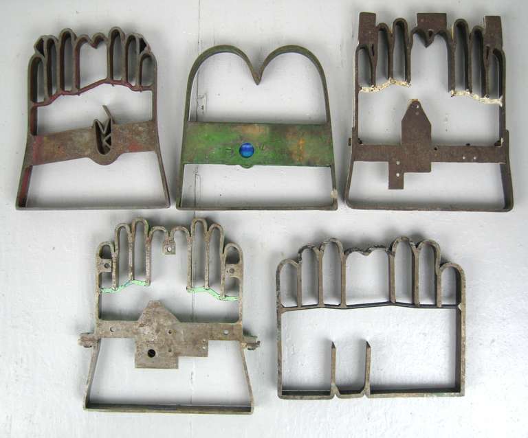 Straight out of a New York State Glove Factory are these great Metal Glove / Mitt Cutters. 
Uses are endless
There are 5 pieces in this set 
Measuring Each 1.25