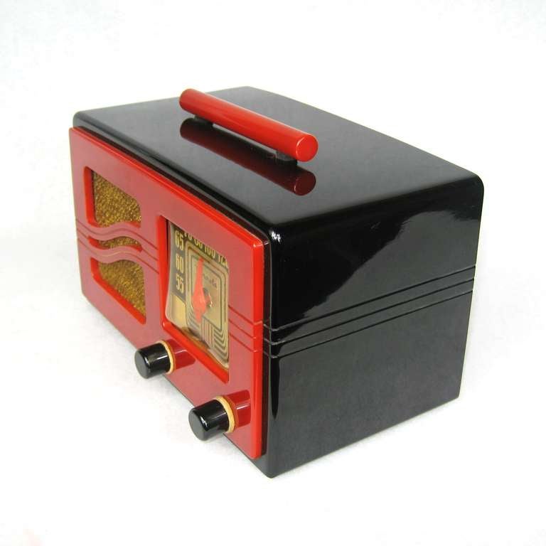 American 1941 Iconic Motorola Black & Red “S” Grill Catalin Bakelite Tube Radio