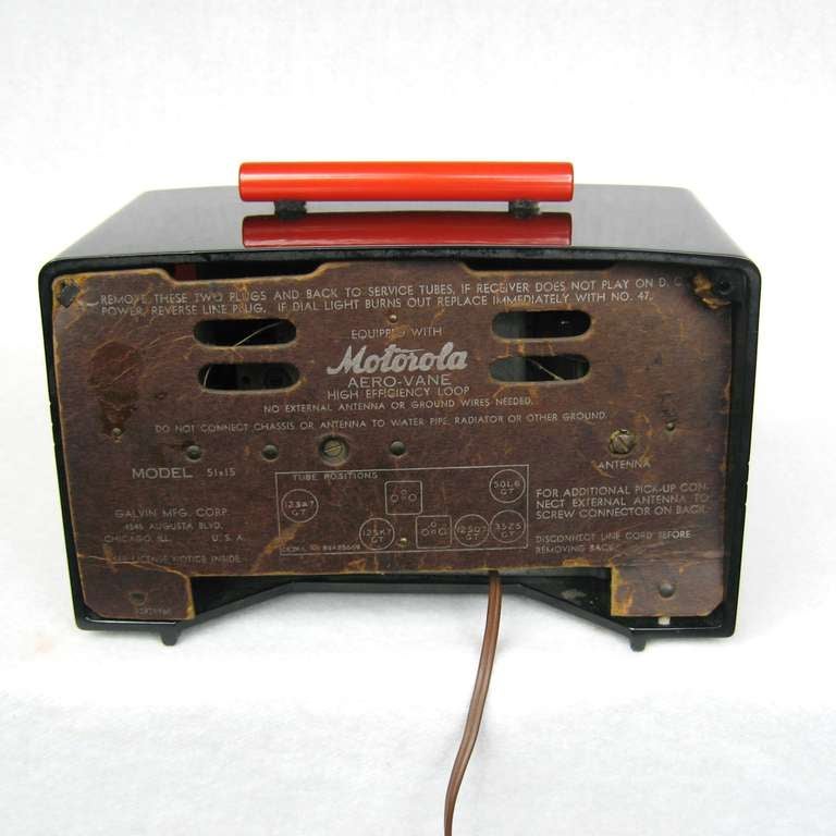 Mid-20th Century 1941 Iconic Motorola Black & Red “S” Grill Catalin Bakelite Tube Radio