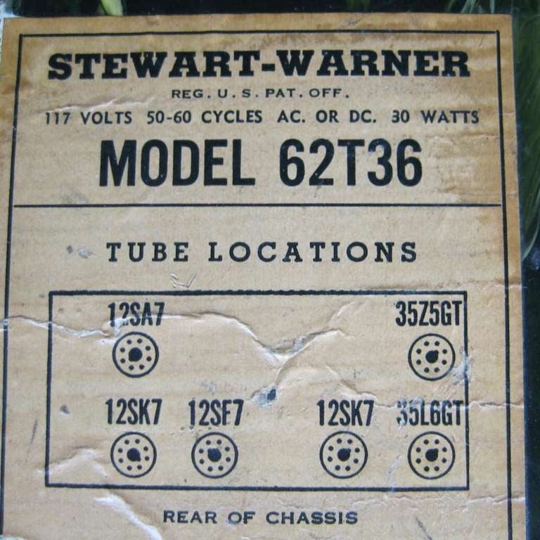 Mid-20th Century 1945 Stewart Warner 62T36 Black Yellow Catalin Bakelite Radio