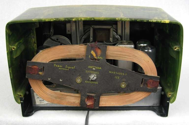 1946 Bendix 526C Green and Black Catalin / Bakelite Tube Radio In Excellent Condition In Wallkill, NY