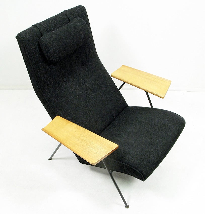 Modernist Reclining Chair by Robin Day In Excellent Condition In London, GB
