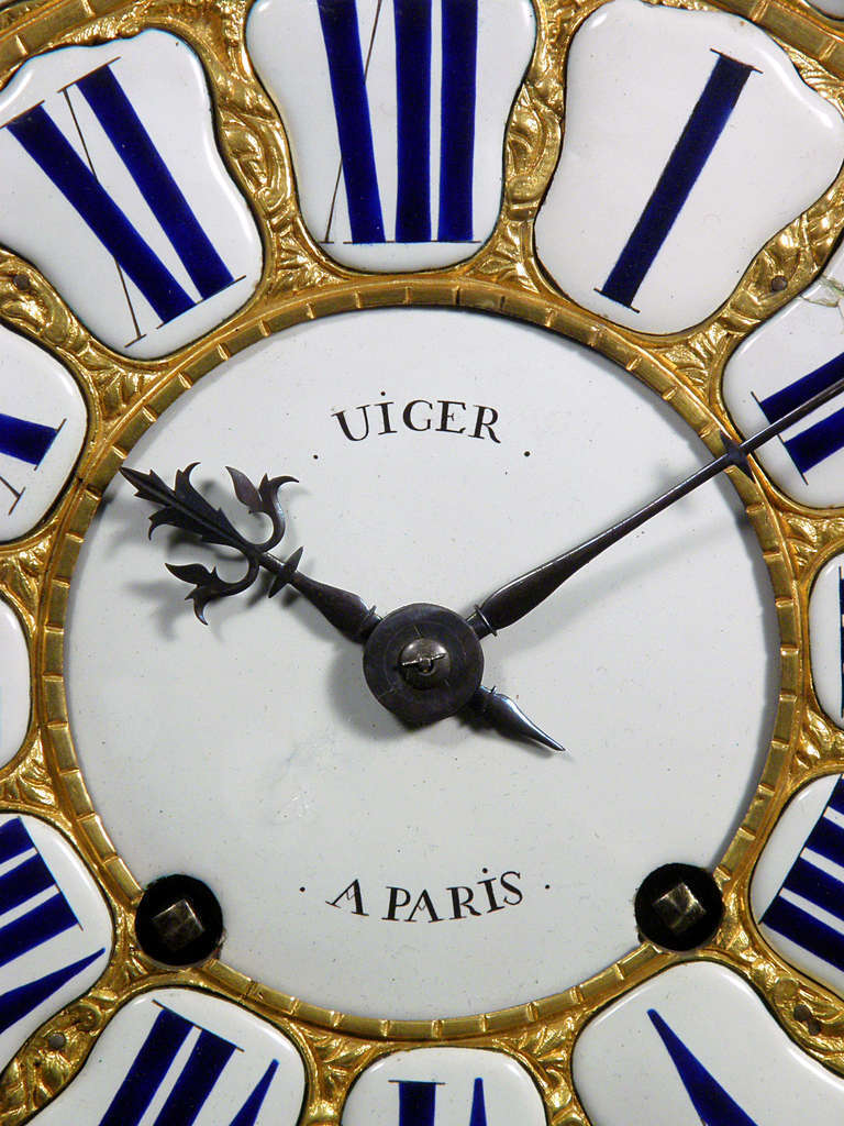  French Louis XV ormolu mounted tortoiseshell bracket clock. Viger A Paris  In Good Condition For Sale In Amsterdam, Noord Holland
