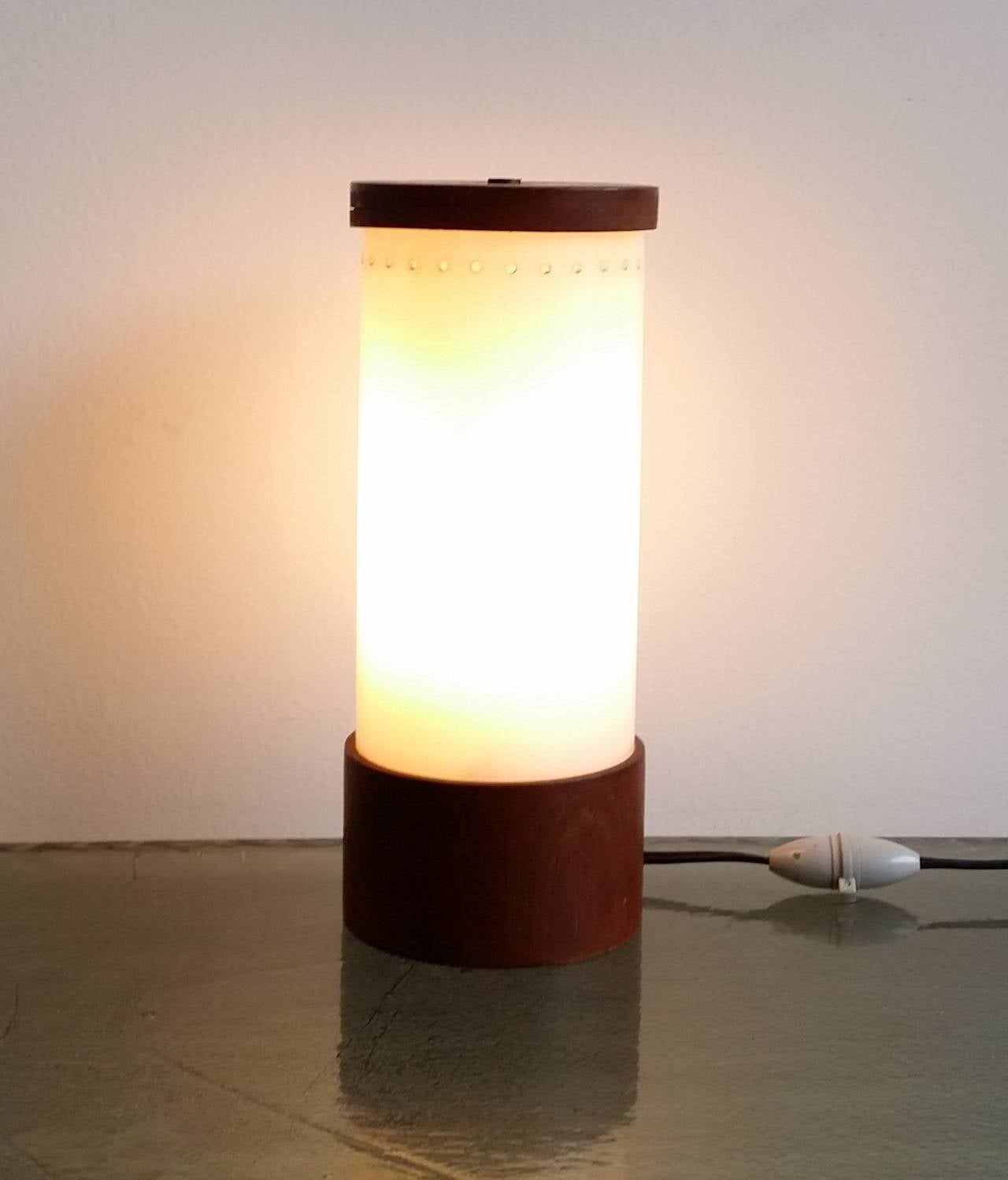 Lampe de table en teck et perspex de l'époque du Bauhaus - années 1930 - Ipso Facto 2
