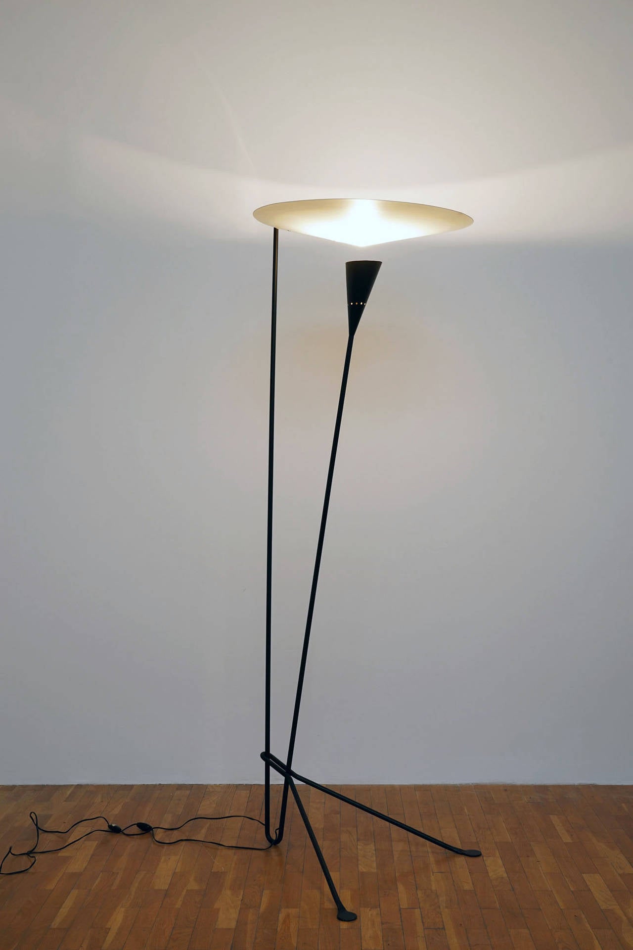 European socket and wiring
original model
This lamp is currently in Paris
please kindly ask us about bespoke shipping options