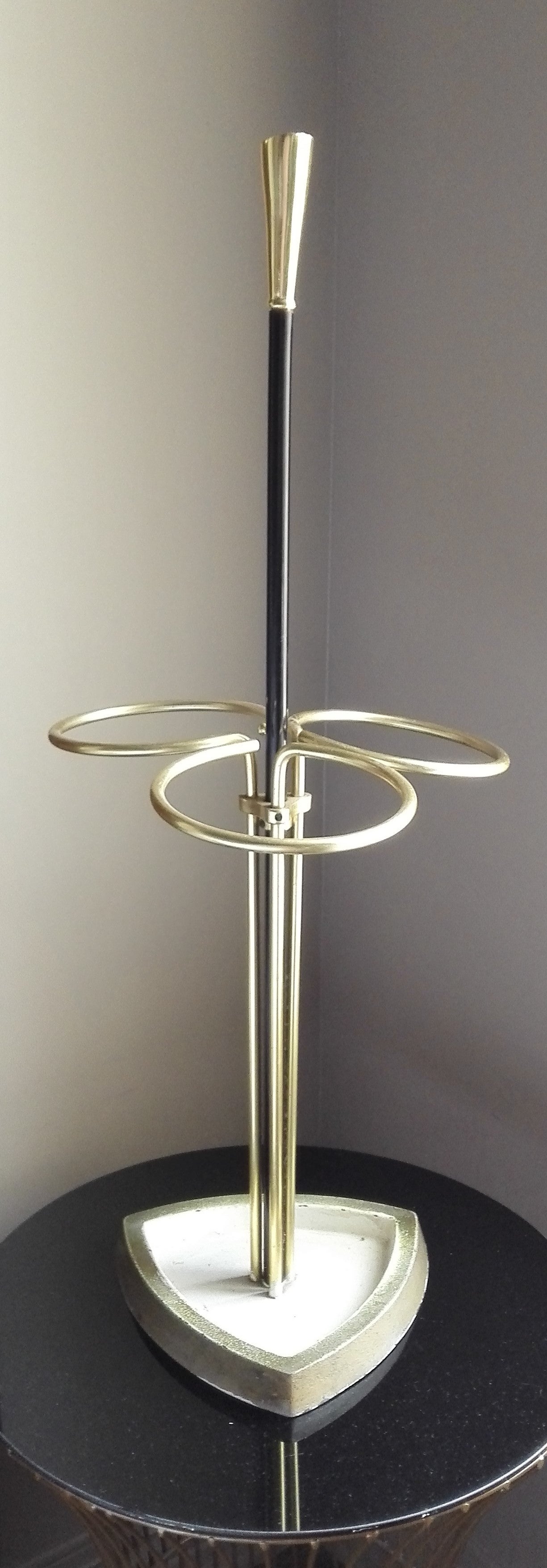 brass, lacquered steel and cast iron umbrella stand
handle very slightly bent
else in very good vintage condition