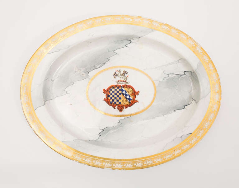 Armorial grey marbleized Flight Barr Barr Worcester platter with gilt decorated edges. Family crest in the center surrounded with gold band. Family crest 