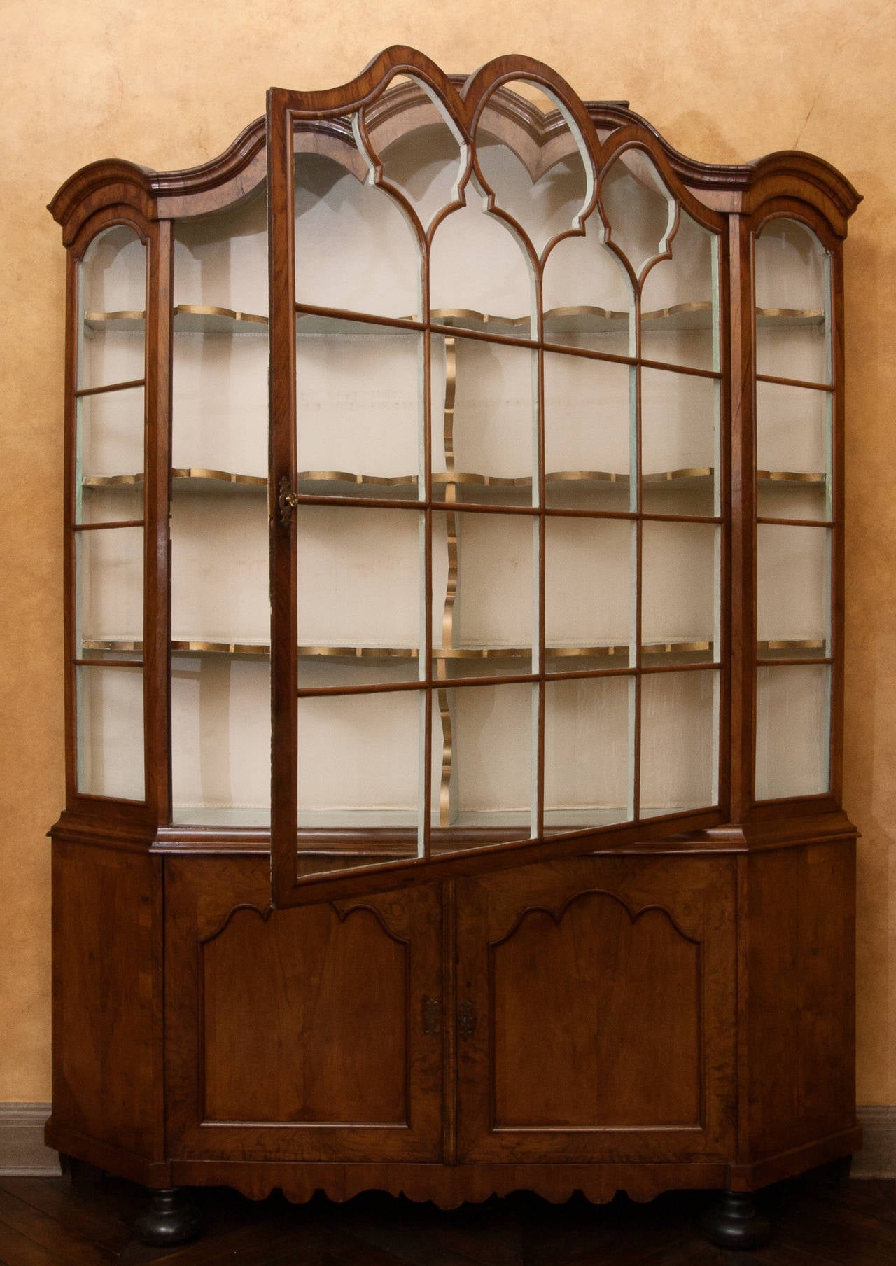 18th Century Dutch Burl Walnut Single Door Breakfront with Original Glass In Good Condition For Sale In Nashville, TN