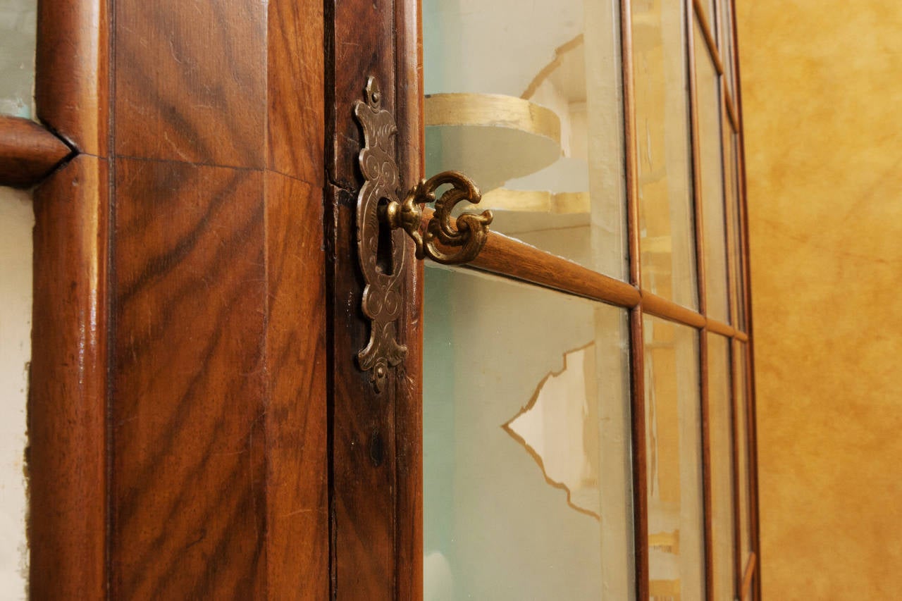 18th Century Dutch Burl Walnut Single Door Breakfront with Original Glass For Sale 1