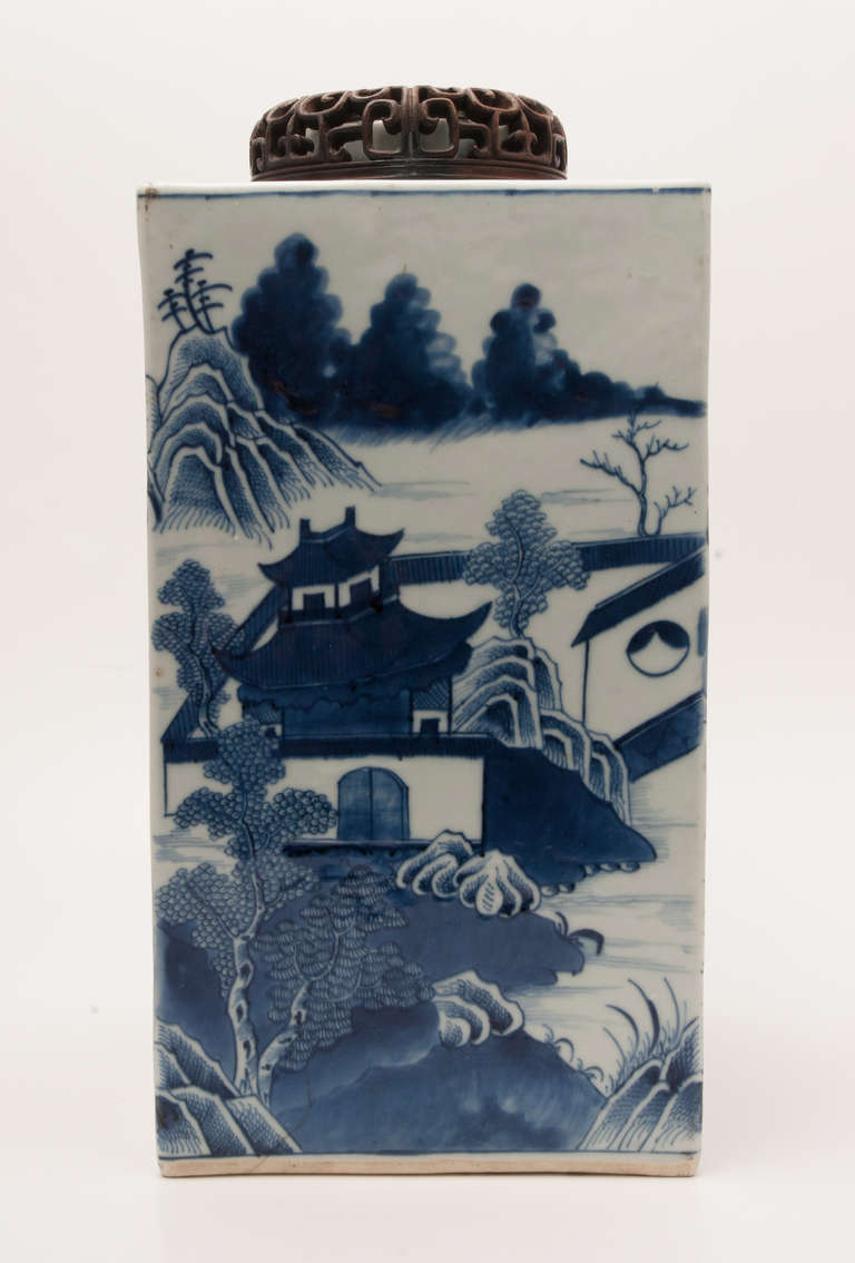 19th Century Chinese Export Canton Large Blue and White Tea Caddy In Excellent Condition For Sale In Nashville, TN