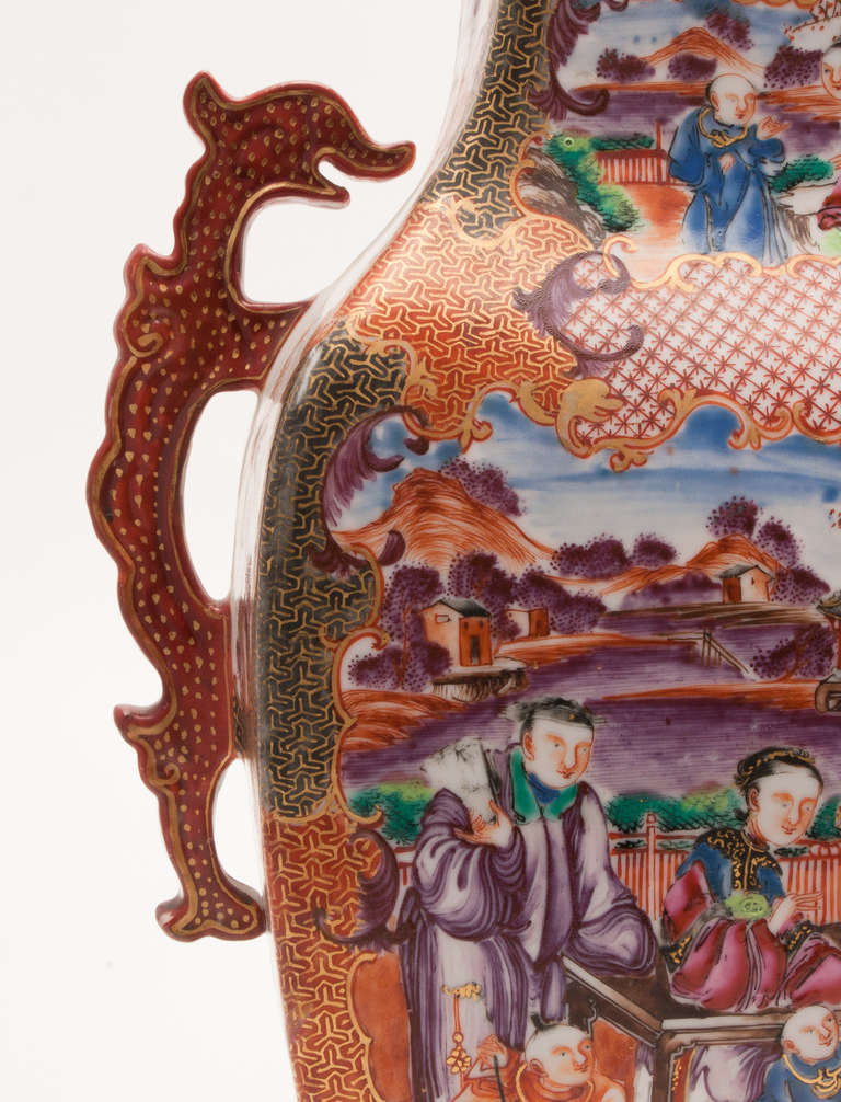 Chinois Vases à garnitures en porcelaine mandarine Rouge-De-Fer d'exportation chinoise du 18e siècle en vente