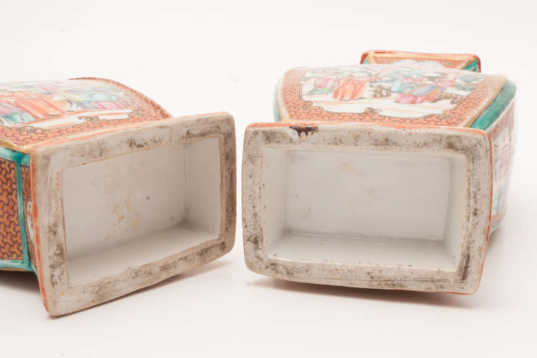 18th Century Chinese Export Rouge-De-Fer Mandarin Porcelain Garniture Set Vases For Sale 3