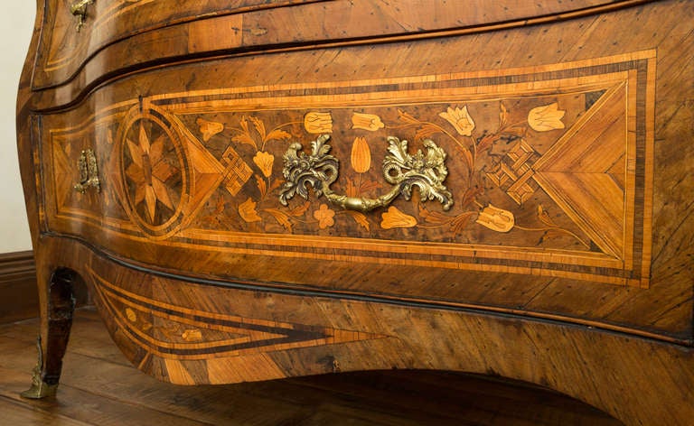 18th Century Inlaid Italian Commode with Bombe Shape and Dutch Marquetry For Sale 2