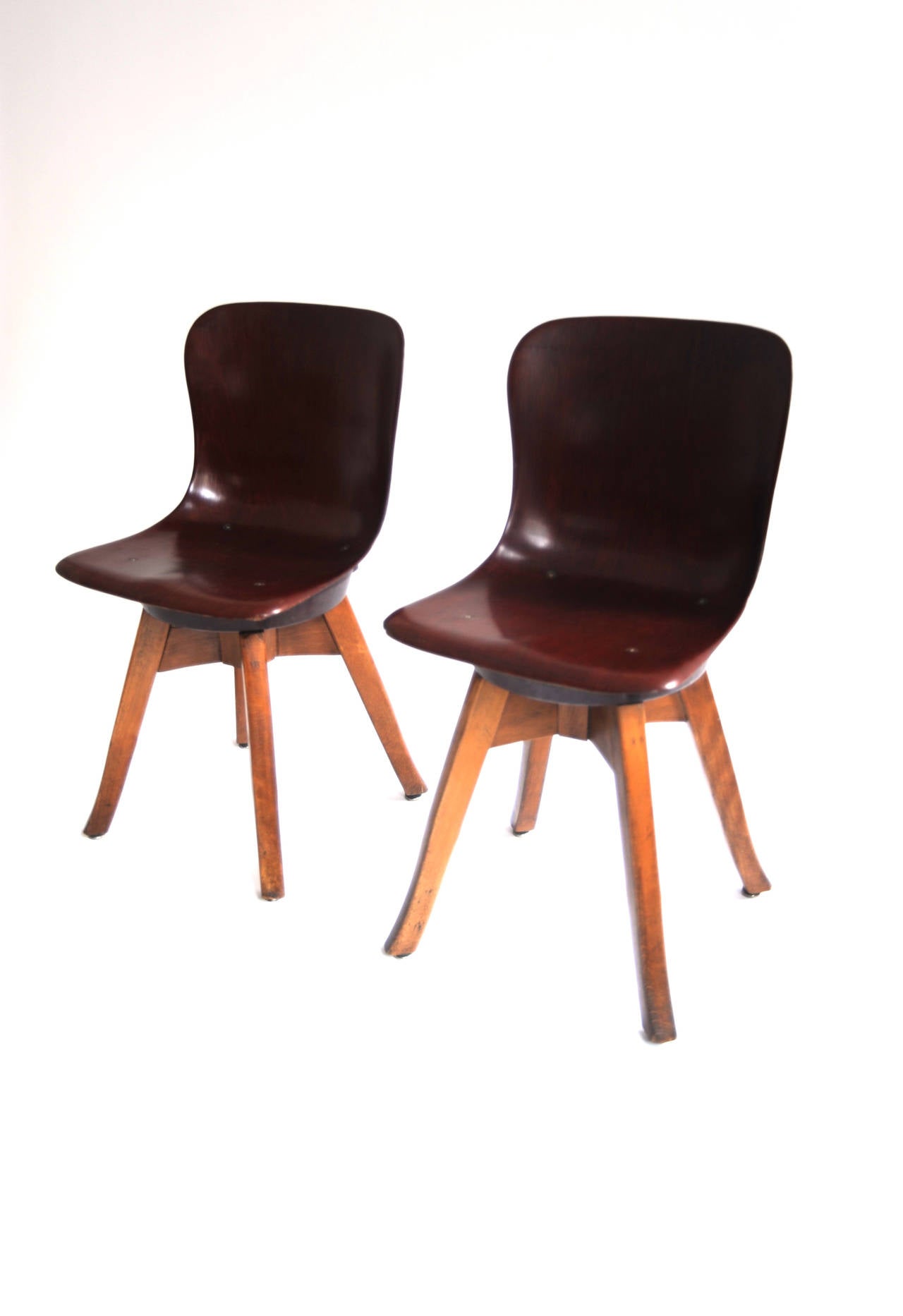 Adam Stegner.

Produced by Pagholz Flötotto.

Germany, circa 1960.

One-piece molded plywood seat, maple wood and mahogany color, impressed mark with company logo: 