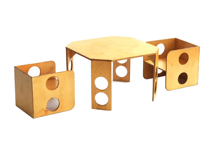 Circle Cut-Out Table and Chairs For Sale 3