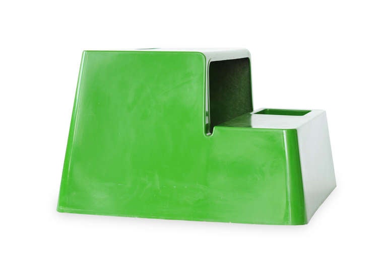 Green Toddler or Child Mini Desk by Marc Berthier for OZOO, 1970

Designed by Marc Berthier for OZOO
France, 1970
Green polyester reinforced with fiberglass