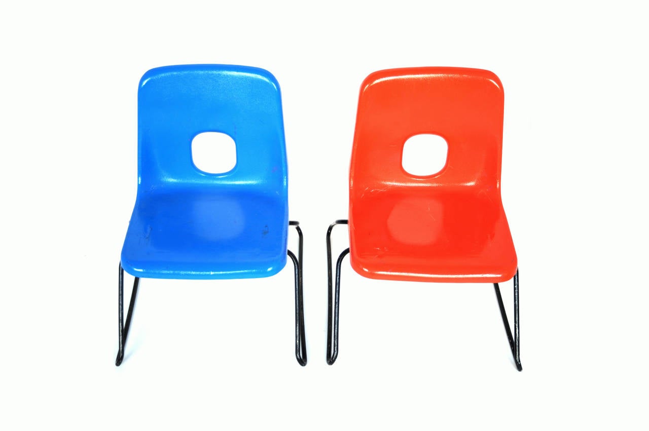 Pair of Child's 41 Chairs by Robin Day

Designed by Robin Day for Hille & Co / PM Steele
Mexico, 1963
High quality steel, painted with leatherite paint.
H 18.25 in, W 14.25 in, D 15.5 in (seat: H 9.25 in)