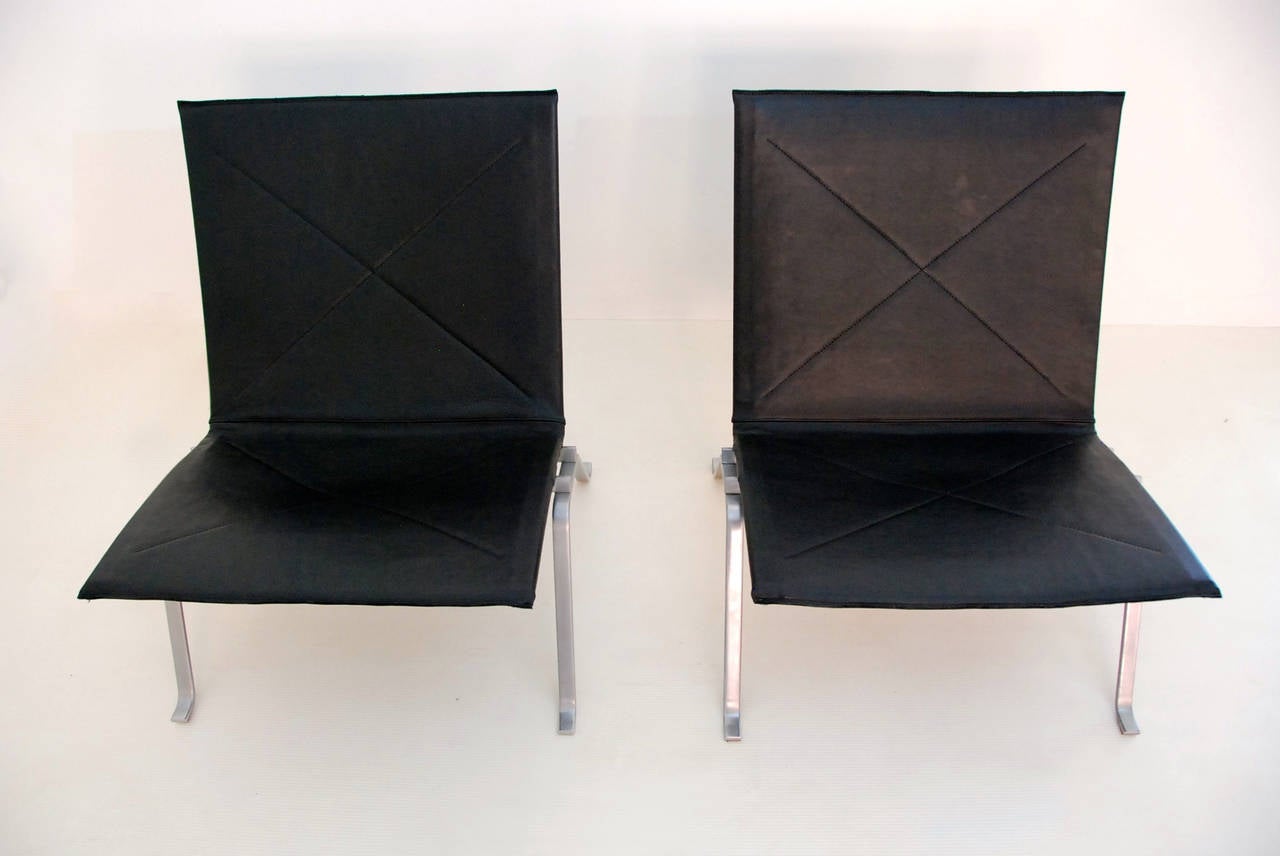 Scandinavian Modern Pair of Poul kjaerholm PK22 Lounge Chairs