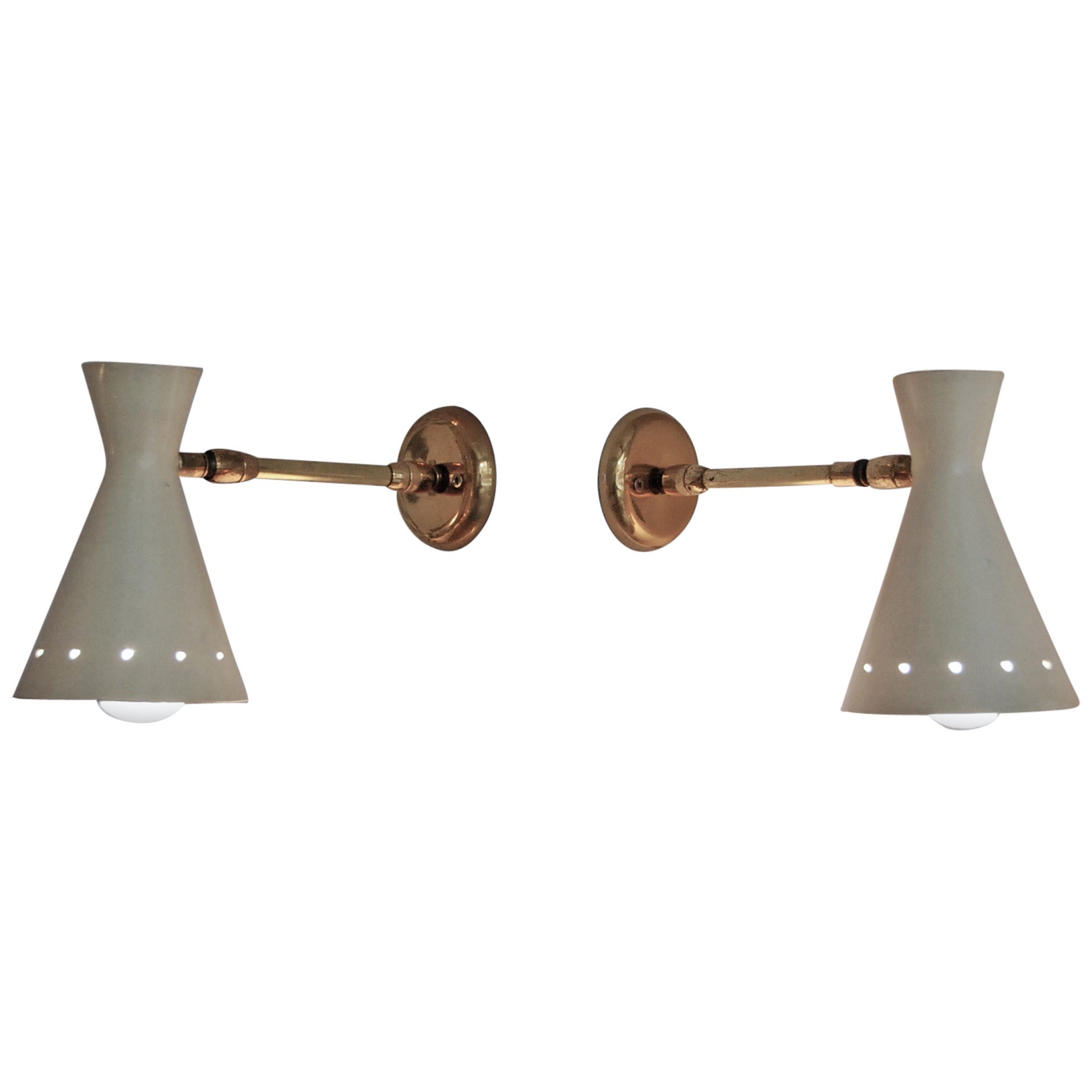 Pair of wall lamps in the style of stilnovo