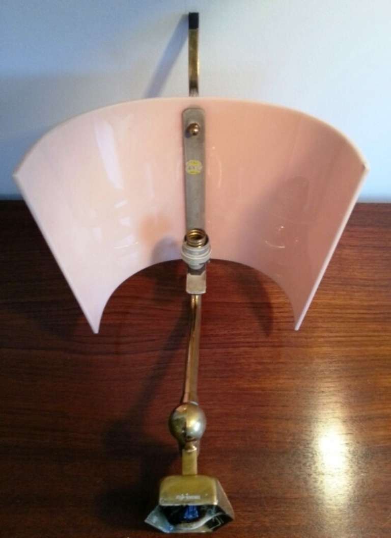 Pair of Stilnovo Articulating Brass & Pink Perspex Wall Lights In Excellent Condition For Sale In London, GB