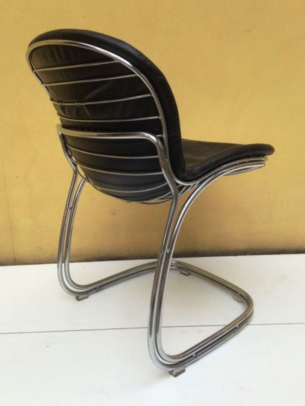 Set of 6 Sabrina Chairs in tubular metal and black leather , iconic 70's design of this Master of the Italian design

Many pieces are stored in our warehouse, so please click CONTACT DEALER under our logo to find out if the pieces you are