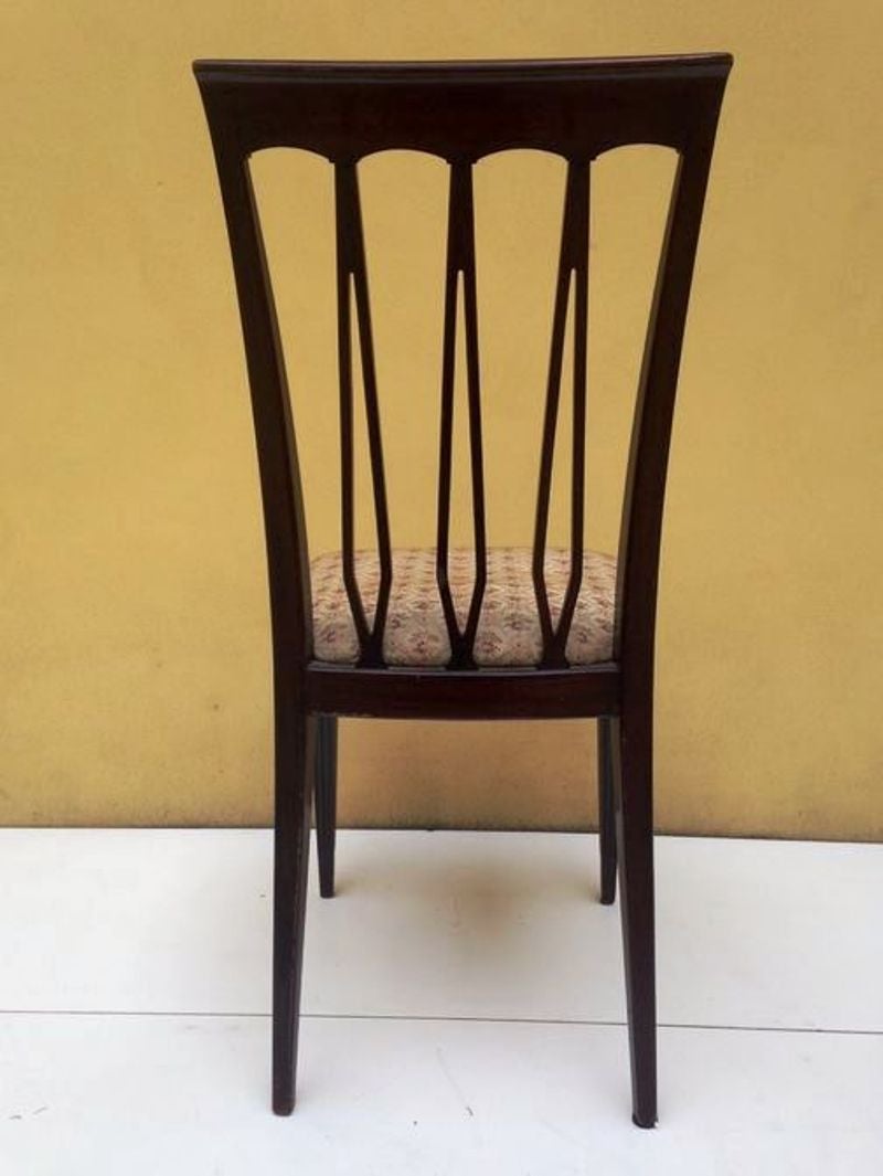 1950s Set of Six Elegant Italian Chairs in the Manner of Paolo Buffa In Excellent Condition For Sale In London, GB